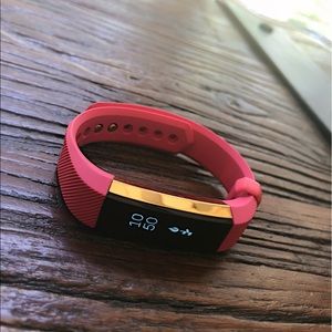 Fitbit Alta black and gold